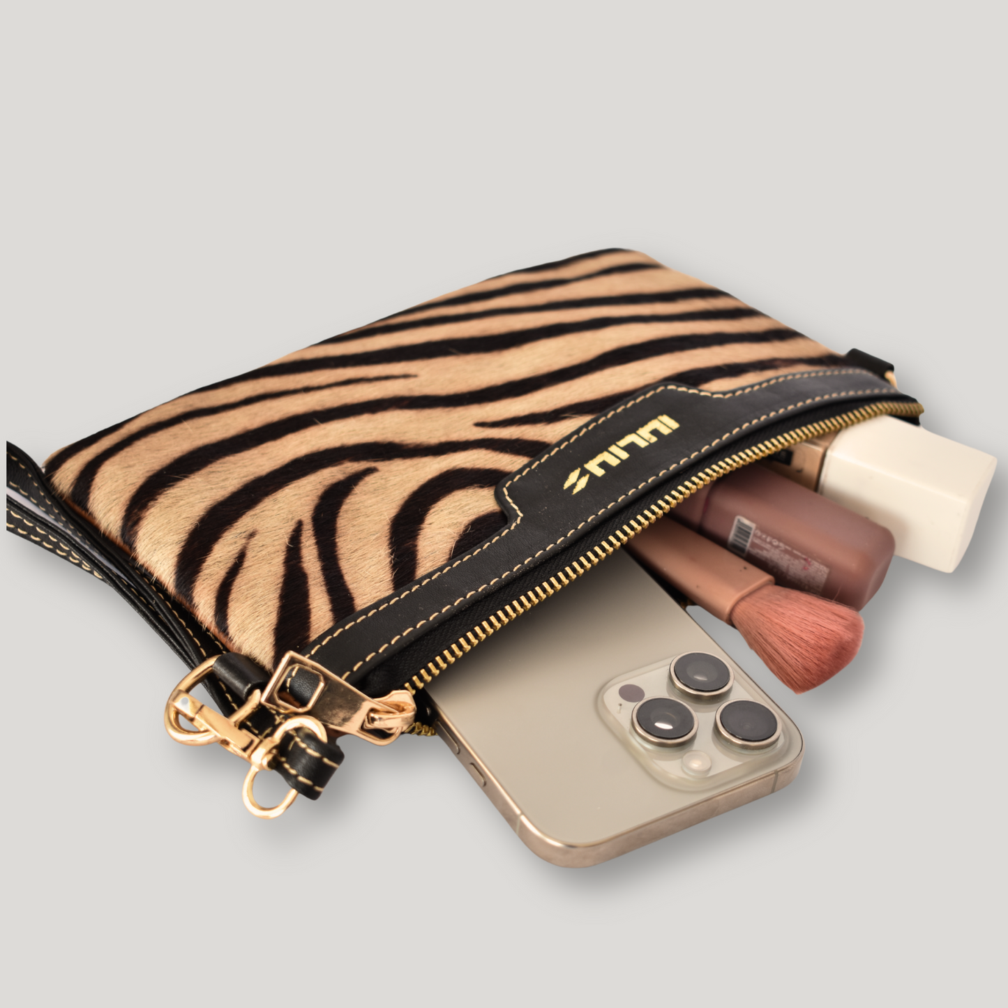 Cartera de Mano de Cuero Negro con Solapa Pelo Cebra – Piel Genuina – IULIUS-3