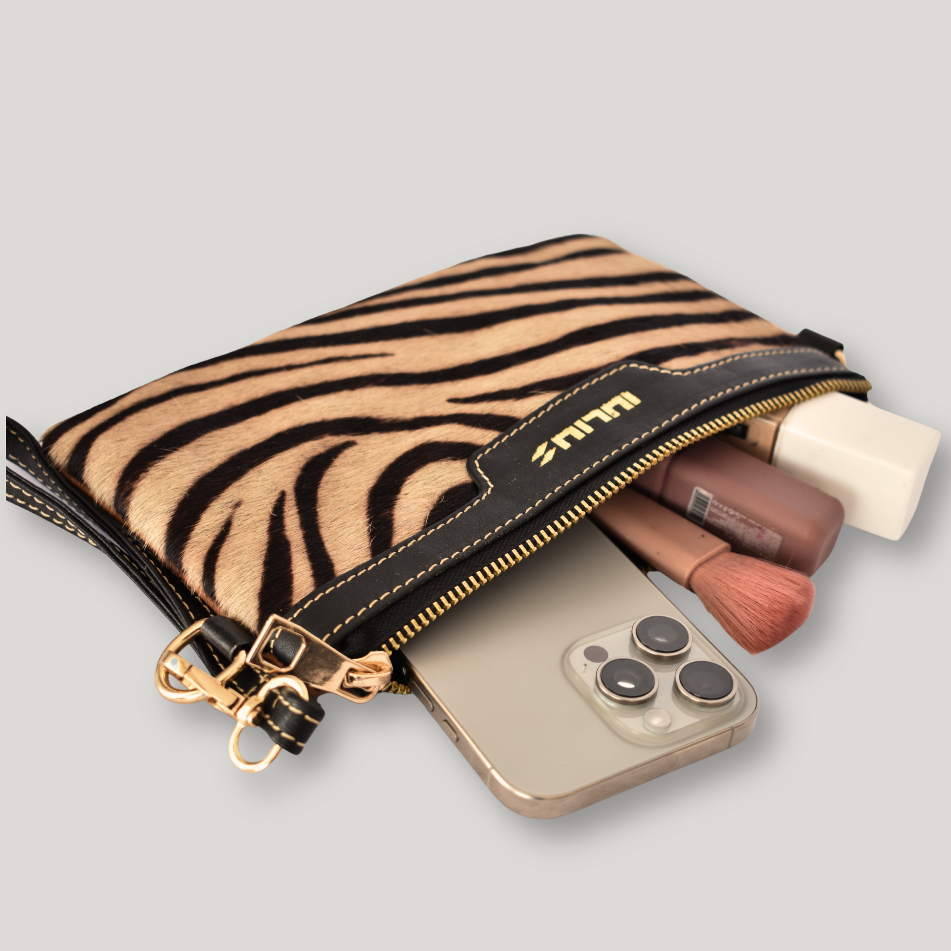 Cartera de Mano de Cuero Negro con Solapa Pelo Cebra – Piel Genuina – IULIUS-3