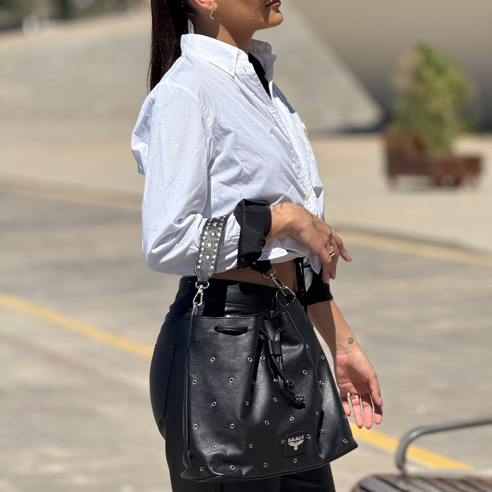 Bolso Bucket de Cuero Negro con Tachuelas – Estilo Urbano – IULIUS-1