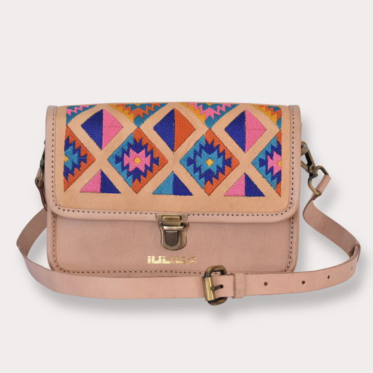 Cartera Artesanal de Cuero IULIUS – Bordado y Formato Compacto-0