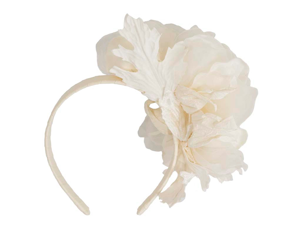 Ivory flower fascinator by Fillies Collection-3