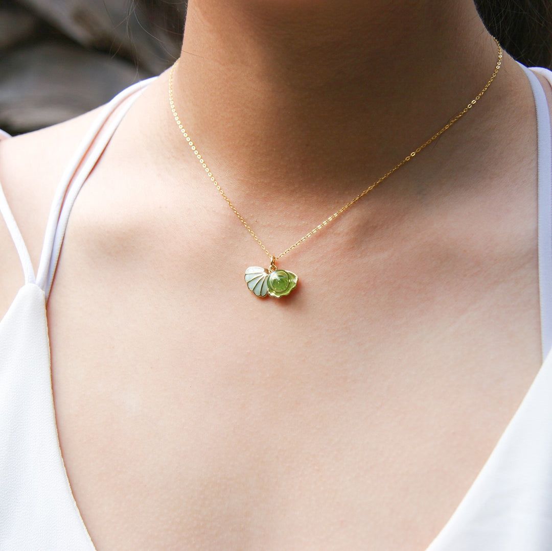 NNEDSZ Gift Box - Aroma Necklace 925 Silver, Gold coated - Green Shell Electric Lime (Light Green) + Purify Oil Blend-1